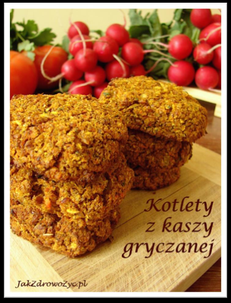 KOTLETY Z KASZY GRYCZANEJ I WARZYW 100 g kaszy gryczanej 1/2 kubka płatków owsianych górskich 1 marchewka 1 pietruszka 1 cebula 1/2 małego selera 1 łyżka oleju 1 łyżeczka wędzonej papryki 1 łyżeczka