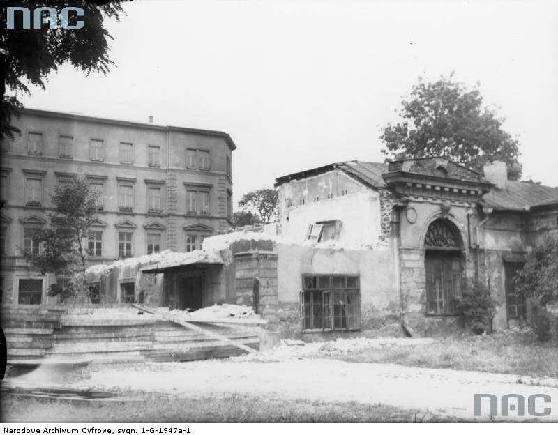 Burzenie zabudowań drukarni Czasu, 1935 r. Widok od ul. św.