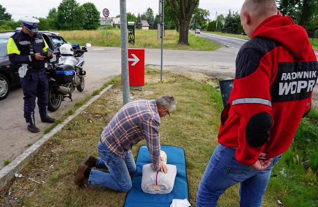 niezbyt długim odcinku drogi. Nadzorem Policji obejmowane są, w pierwszej kolejności, drogi o największym zagrożeniu wypadkowością. Działania mają również charakter prewencyjny.