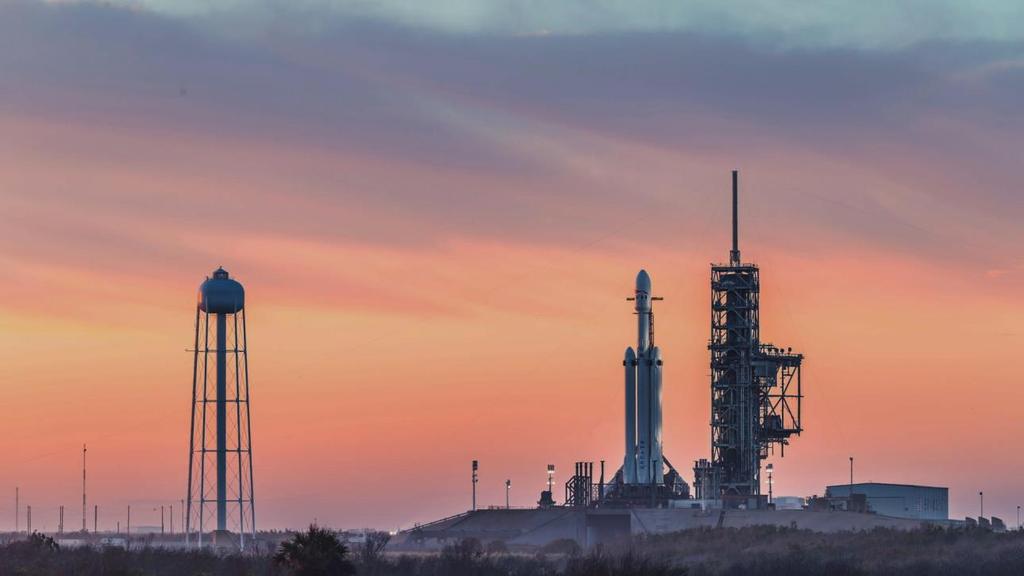 SPACEX BEZ TAJEMNIC Mars: Inside SpaceX Emisja we wtorek 13 listopada o godz. 23:00 (1x60 min) Po lądowaniu na Księżycu eksperci szacowali, że na Marsie pierwszy człowiek stanie w latach 80. XX wieku.