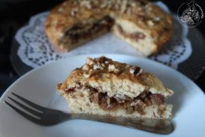 Składniki (na małą foremkę do tarty o średnicy ~20 cm): 1 1/2 szklanki (360 ml) mąki pszennej 1 łyżeczka (5 ml) proszku do pieczenia szczypta soli 1/4 szklanki (60 ml) brązowego cukru 1/4 szklanki