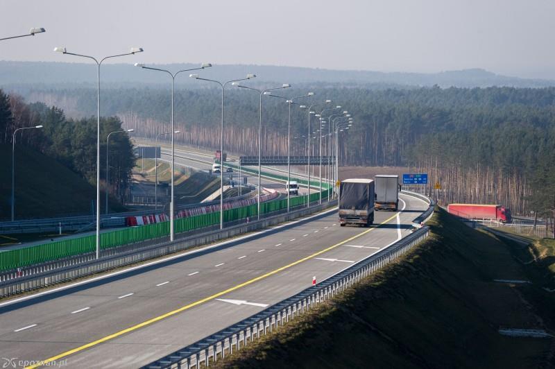 tablic i znaków drogowych Słupy oświetleniowe Słupy sygnalizacji