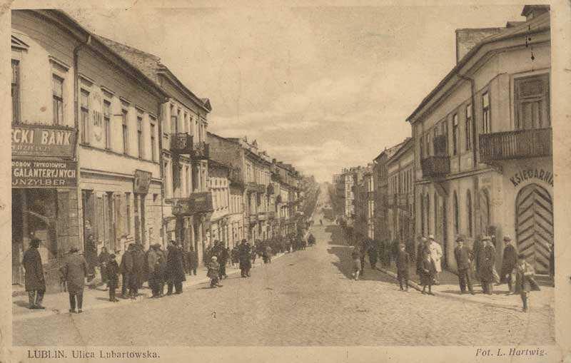 Lubartowska 1, fragment kamienicy pierwszej od prawej,