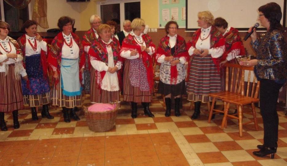 przewodnikiem turystycznym, regionalistą, nauczycielem, animatorem kultury, nauczycielem, działaczką na rzecz rozwoju i
