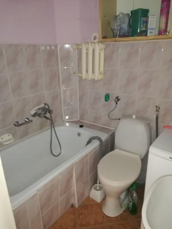 Lokal wyposażony jest w instalacje: elektryczną, gazową, wodną i