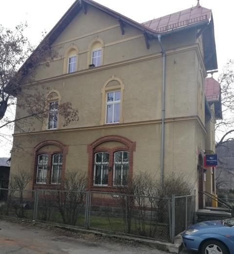 Opis nieruchomości: Nieruchomość ewidencyjnie oznaczona nr 30 o powierzchni 1069 m2, dla której Sąd Rejonowy w Jeleniej Górze VI Wydział Ksiąg Wieczystych prowadzi