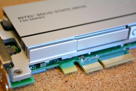 Dyski SSD stają się pomału podstawą każdego komputera. Dzięki swoim parametrom, które pod wieloma względami biją klasyczne konstrukcje HDD, oferują niezwykle wysoką wydajność.