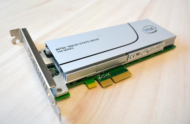 CrystalDiskMark, AS SSD Benchmark, HD Tune. ATTO Disk Benchmark Nasze testy rozpoczęliśmy od ATTO Disk Benchmark, który pozwala zmierzyć zarówno prędkość odczytu, jak i zapisu na blokach od 0.