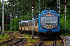 EN57AKŚ wyposażone są w monitoring, system informacji dla pasażerów, miejsca do przewozu rowerów oraz podesty transportowe dla osób niepełnosprawnych.