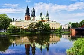 POZNAŃ - NASZ GRÓD POZNAŃ GRÓD I MIASTO Ostrów Tumski z Katedrą, Stare Miasto to miejsca, które mamy obowiązek pokazać naszym dzieciom bo Stąd Nasz Ród PROGRAM: Spacer po Ostrowie Tumskim, zwiedzanie