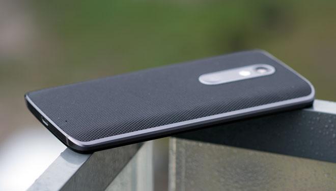 Ekran, którego nie można stłuc? Przekonajmy! Lenovo Moto X Force to smartfon zaprezentowany pod koniec zeszłego roku, który jest pod jednym względem unikalny.