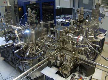 Jak się robi heterostruktury? Quantum Well E c Jak się robi heterostruktury? Wzrost warstw MBE jest monitorowany przez Reflection High Energy Electron Diffraction (REED).