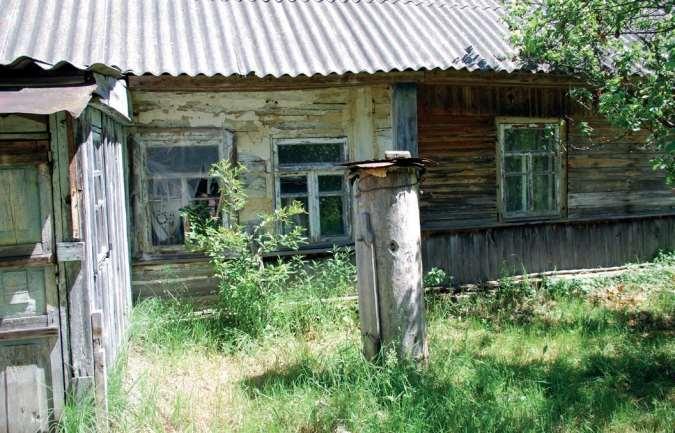 Porzucona osada w zamkniętej strefie ochronnej w Czarnobylu Unoszący się w powietrzu intensywny zapach miodu Wpierw