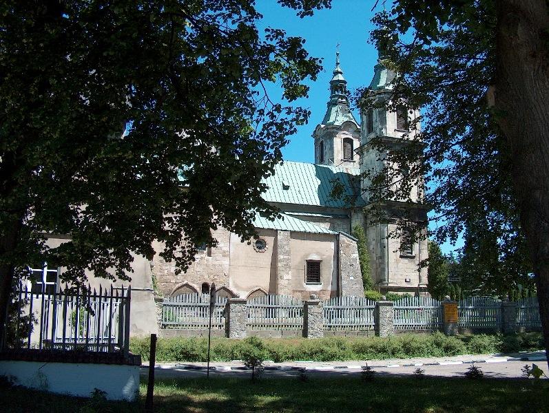 Jędrzejów miasto cystersów 1 31 października 2018 Jędrzejów miasto cystersów Jędrzejów dziś miasto powiatowe, położone jest przy ruchliwej drodze prowadzącej z Krakowa do Warszawy.