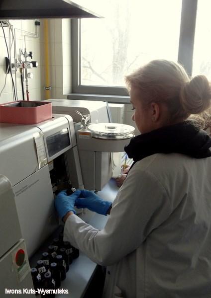 INSTYTUT BIOTECHNOLOGII Instytut Biotechnologii oferuje Ci trzyletnie studia I stopnia, obejmujące specjalności: Biotechnologia przemysłowa Biotechnologia środowiskowa Biotechnologia eksperymentalna