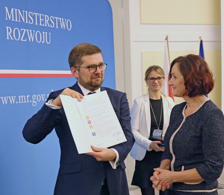 Grudzień 2017 Podpisanie deklaracji na rzecz realizacji Celów Zrównoważonego Rozwoju Grupa ENERIS wspólnie z Ministerstwem Rozwoju na rzecz realizacji Celów Zrównoważonego Rozwoju ONZ Silne