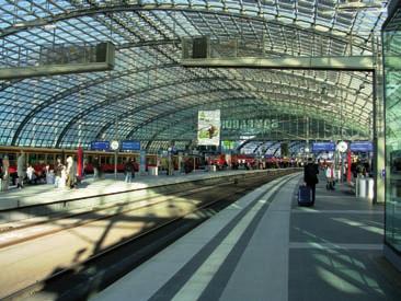 nych oraz pobrania próbek ziemi w celu dokonania fachowej analizy. Istotnym problemem były także pozostałości starych tuneli, resztki fundamentów oraz znaleziska i pozostałości z czasów wojny.