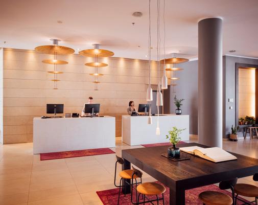 Garaż podziemny Prace polskich i zagranicznych artystów współczesnych to stały elementem wystroju hotelu Centralna lokalizacja przy Starym Mieście Vienna House Andel s Cracow is where design, art and