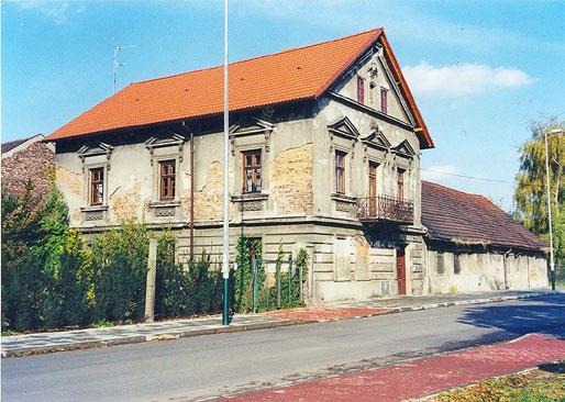Fot. 2008, K. Jakubowski. Dwór Batków przy ul. Twardowskiego 25, w stanie sprzed przebudowy. Wracamy teraz na ul. Twardowskiego. (7) Zanim ruszymy w kierunku rogatki zakrzowieckiej, spójrzmy na zabudowę ul.