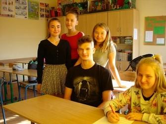 Pytania do Rozmowę z uczniem klasy III gimnazjalnej Arkadiuszem Dudkowiakiem, na temat wizyty w Holandii przeprowadziły uczennice kl. VII Ania, Iza, Marta i Oliwia.