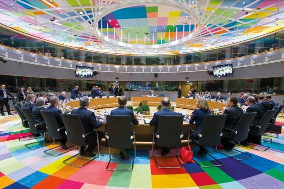 STRATEGICZNY ORGAN UE Rada Europejska jest instytucją, która określa ogólny kierunek polityczny i priorytety Unii Europejskiej.