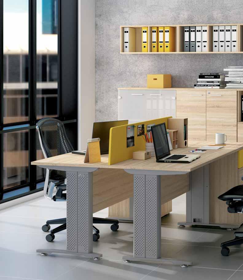 92 BIURO / GABINET Meble biurowe Optimal doskonale nadają się do wyposażenia klasycznych pomieszczeń biurowych, jak i biur typu Open Space czy też sal konferencyjnych.