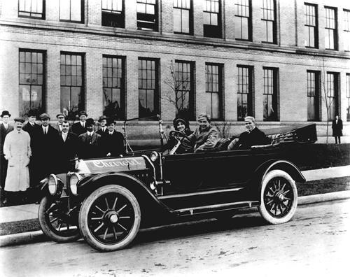 HISTORIA MARKI CHEVROLET Historia Chevroleta sięga 1911 roku, kiedy to szwajcarski emigrant Louis Chevrolet i amerykański przedsiębiorca Billy Duran