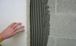 SYSTEM DOCIEPLEŃ TEAIS APOIS Klej na bazie cementu w szarym lub białym kolorze, który po wymieszaniu z wodą tworzy bardzo skuteczną zaprawę