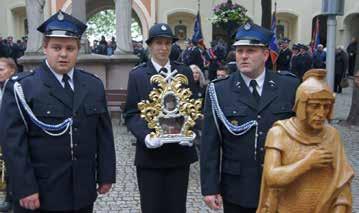 członkowie jednostki OSP w Kadłubie Wolnym w osobach zastępcy naczelnika Kamila Bursy oraz dowódcy żeńskiej drużyny MDP Karoliny Miozga