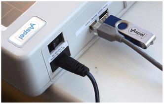 11.3. Komunikacja z komputerem PC Sygnał EKG rejestrowany przez aparat MrSilver3 moŝna oglądać na komputerze PC w programie CardioTEKA Aspel.