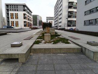 Tu jeszcze bardziej przydałaby się wydaj stabilizacja, jedk gdy sza dłoń jest spokoj, kadry mogą wyjść całkiem dobre, oczywiście jak standardy średniej półki.