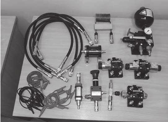 Grzegorz Łomotowski Rys. 3. Przykładowe elementy wyposażenia stanowiska służące do budowy odpowiednich układów hydraulicznych lub elektrohydraulicznych Rys. 4.