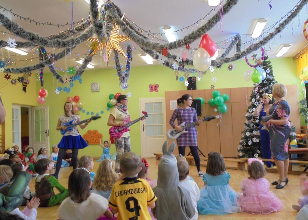 9. Rano wstańcie z lekkim zapasem czasu, aby się nie spieszyć i nie zapomnieć zabrać przygotowanych ubrań i kapci. 10. Weźcie ukochaną przytulankę lub zdjęcie Mamy. 11.