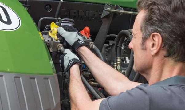 Podłączenia z tyłu ciągnika gniazdo sygnałowe ISOBUS, hydrauliczny łącznik górny, pięć zaworów