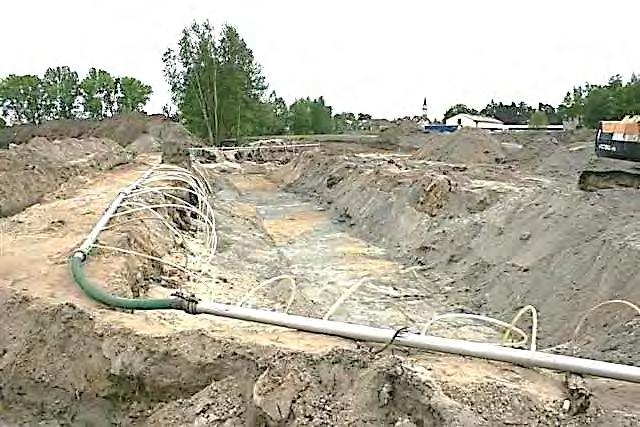 Zadanie 15. Głębokość rowu przydrożnego na zamieszczonym przekroju normalnym drogi wynosi Zadanie 16. A. 0,50 m B. 0,75 m C. 1,00 m D.