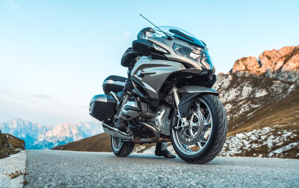 Technologia opon motocyklowych Mitas Technologia produkcji jest unikatowa dostosowana do typu opony krzyżowa (diagonalna) warstwowa, diagonalna opasana i radialna.