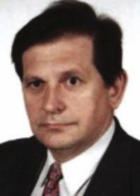 W dalszej części artykułu przedstawiono dyskusję nad uwarunkowaniami budowy kolei dwulinowych w Polsce. W analizie uwzględniono wszystkie cztery funkcjonujące obecnie w Polsce koleje dwulinowe.