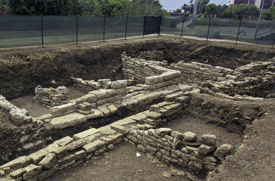 fieldwork AT RISAN 2016 fig. 4. The palace at Carine viii (photo by D. vujičić). Ryc. 4. Pałac na Carine viii (fot. D. vujičić). of broken pottery, particularly amphorae, underneath.