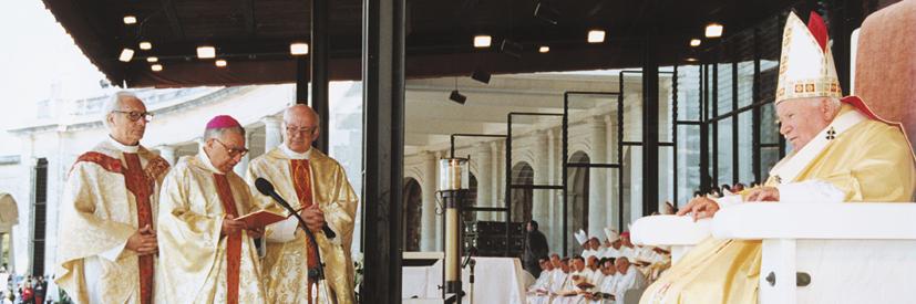 2000.05.13 Trzecia pielgrzymka Jana Pawła II do Fatimy beatyﬁkacja widzących Franciszka i Hiacynty. W Roku Jubileuszowym 2000 Jan Paweł II przybył po raz trzeci i ostatni z pielgrzymką do Fatimy.