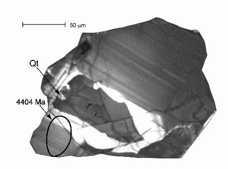 Powstanie oceanów Ziarno cyrkonu znalezione w Zachodniej Australii posiada kryształ datowany na 4,4 mld lat (4404 ± 8 mln).