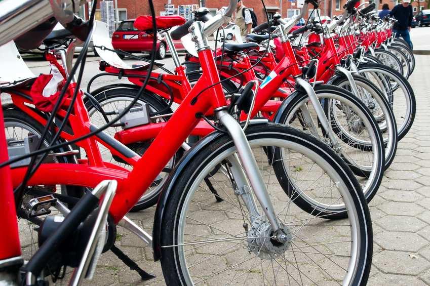 2. Istniejąca infrastruktura rowerowa Istniejąca infrastruktura rowerowa w Sandomierzu jest bardzo skromna.