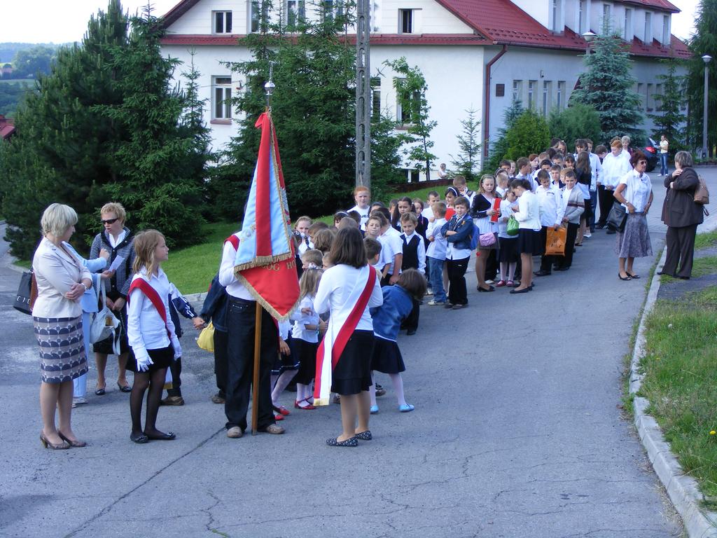 Na koniec wszyscy goście mogli zwiedzić wystawę pt. Patron w historii szkoły przygotowaną przez Joannę Tebień.