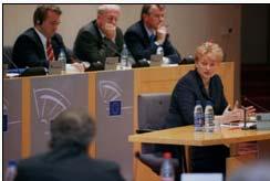 4 U NIA EUROPEJSKA BUDĜETO de EU BUDŻET UNII EUROPEJSKIEJ En 2003j. la budĝeto de EU estis planota 97,5 mld.