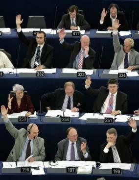 DEMANDOJ: 1. Kie estas sidejo de EU? a) en Berlin, b) en Brukselo, c) en Maastricht 2. Kiuj estas la oficialaj lingvoj de EU (priskribu) 3.