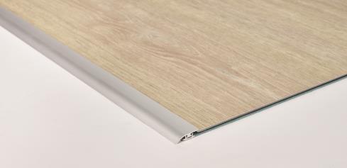 ŁĄCZENIE POSADZKI Z POWIERZCHNIĄ ZNAJDUJĄCĄ SIĘ WYŻEJ LUB NIŻEJ Profil adaptacyjny IVC Accessories - Wąski profil aluminiowy do