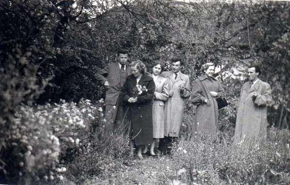 6 Urodziła się 7 maja 1935 roku w Grabowcu, córka Józefa (stelmacha) i Janiny z Gąsiorów małżonków Otrockich. Ochrzczona w kościele św.