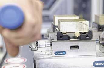Pozwalają one zmniejszyć czas przestoju maszyny podczas produkcji pojedynczych detali i małych serii oraz umożliwiają zmniejszenie obsady produkcji w systemie trzyzmianowym.