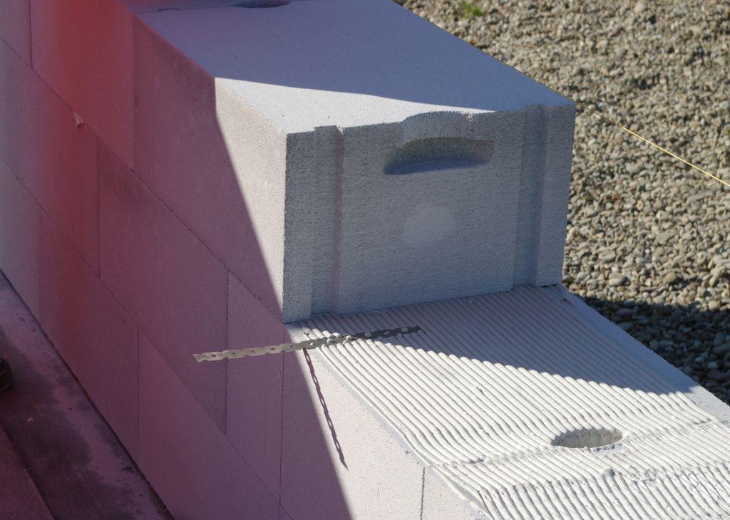 Ściany działowe z betonu komórkowego. Poznaj zasady wznoszenia ścianek z bloczków z betonu komórkowego Bloczki z betonu komórkowego to wdzięczny budulec do wznoszenia lekkich ścian działowych.