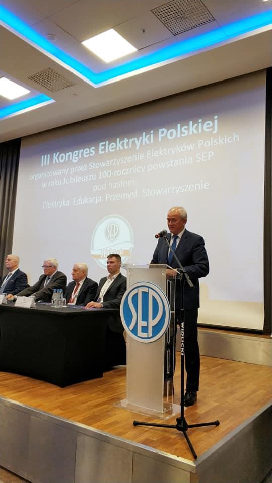 W Kongresie wzięli udział m.in. Krzysztof Tchórzewski Minister Energii, a zarazem Przewodniczący Komitetu Honorowego Obchodów 100-lecia SEP, prof.