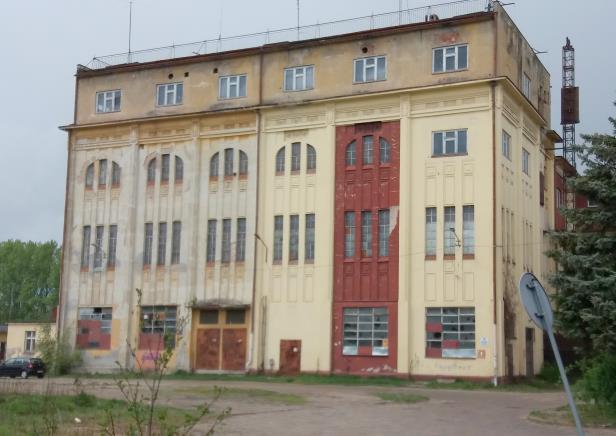 Elektrownia funkcjonowała z dotychczasową obsługą zaledwie z kilkudniowym przestojem w czasie